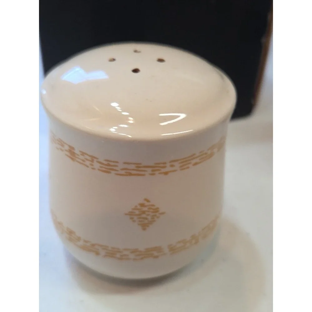 Vintage Ceramic Salt & Pepper Shakers Beige with Gold Pattern Retro Kitchen Deco